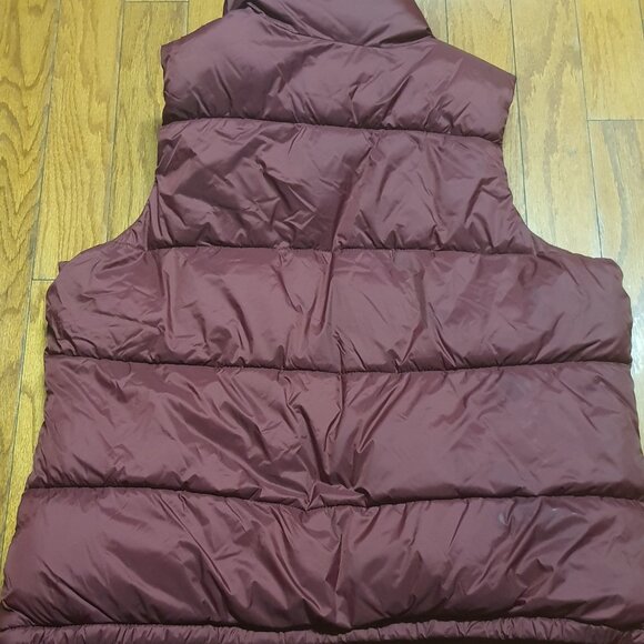 Old Navy Women’s Sz XL Maroon Puffer Vest Full Zip Snap Pockets Fleece Lined - Picture 3 of 3